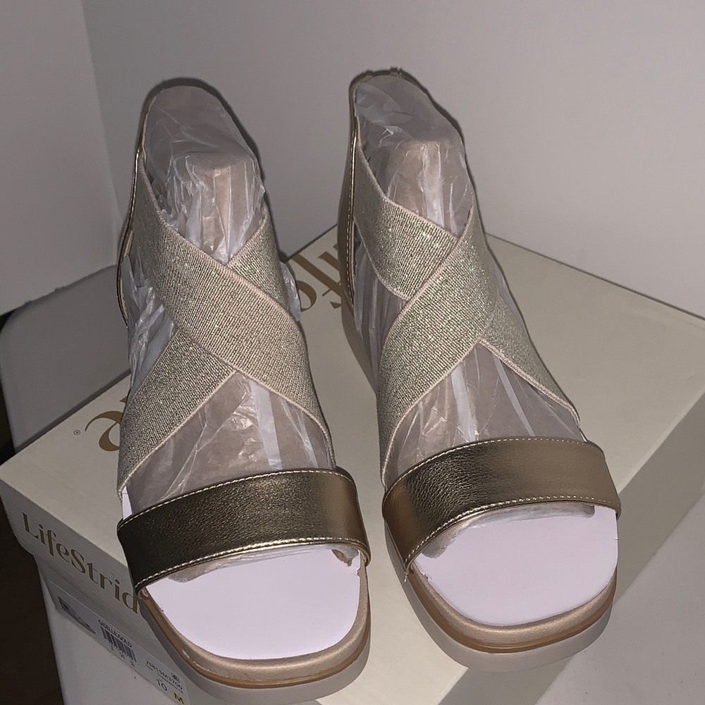 Life Stride Women's Giselle Metallic Gold Sandals - Picture 4 of 4